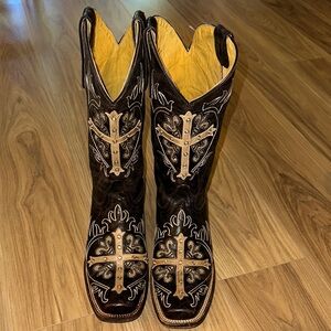 Brown and gold Western Cowboy Boots with Cross Design